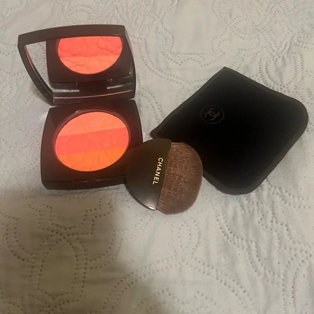 CHANEL CAMELIA‎ FUTURA TRÍO POUDRES BLUSH POWDER TRIO GET A FREE EYE SHADOW